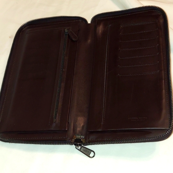Bottega Veneta Brown Intrecciato Nappa leather zip around Wallet Organizer. - Picture 4 of 12